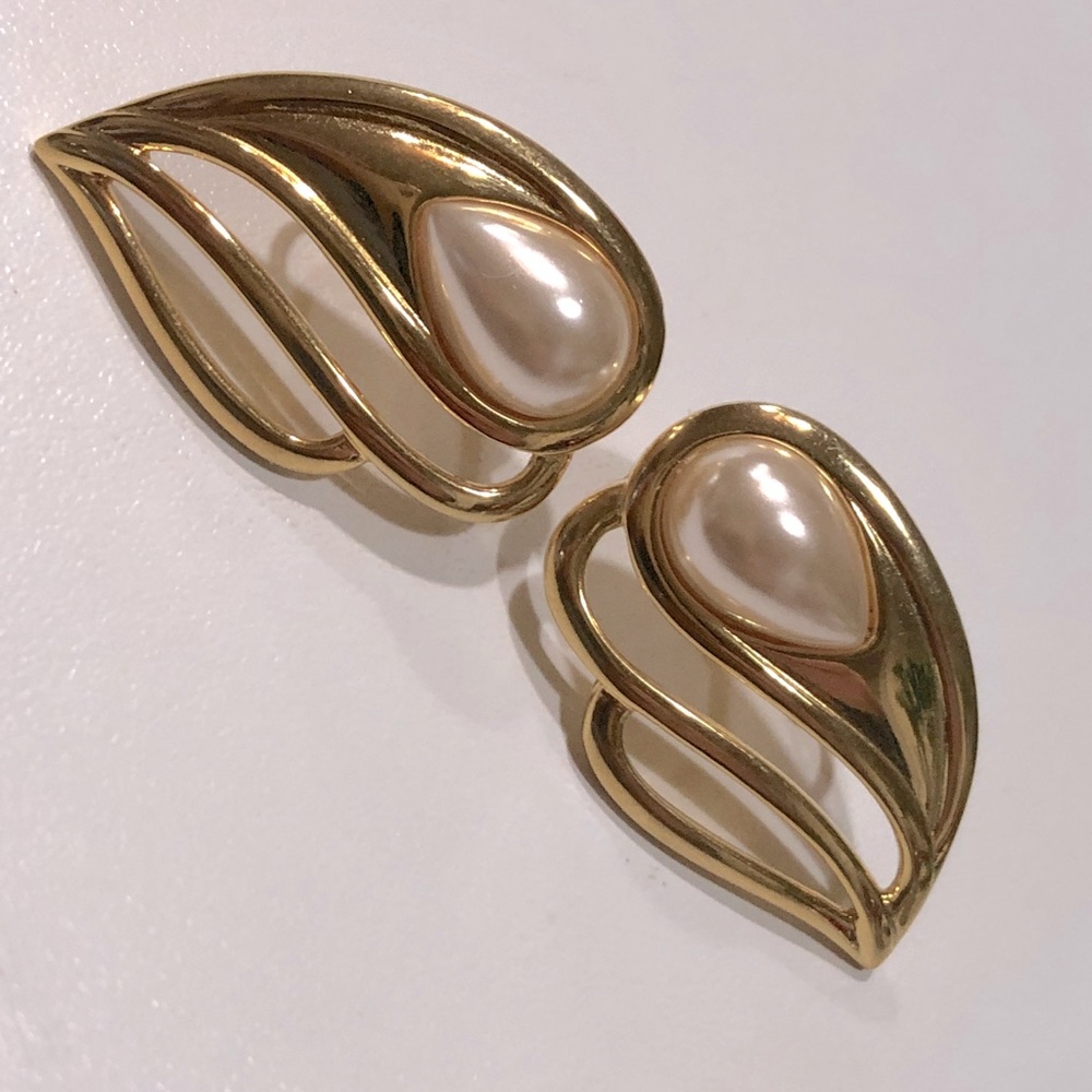 Napier vintage earrings. Gold and Pearl with screw back clip on style.